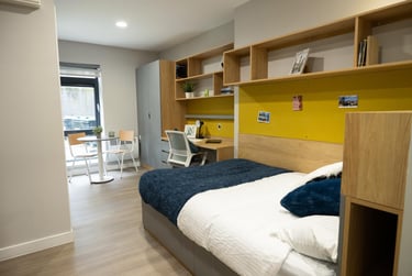 1 bed studio, Calton Road, Holyrood, Edinburgh, EH88DP - Image 3